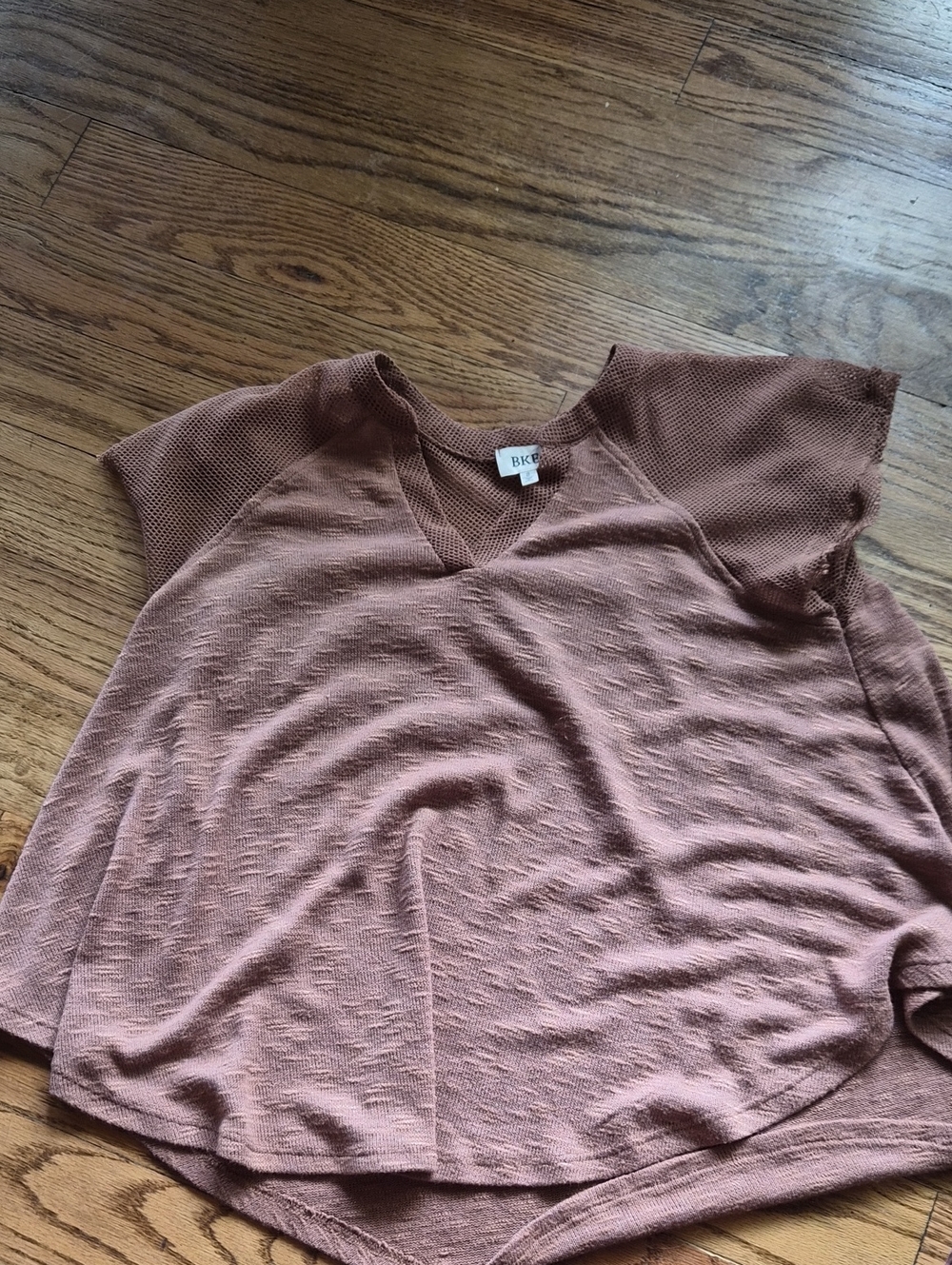 BKE Dusty Rose Short Sleeve V-Neck Top